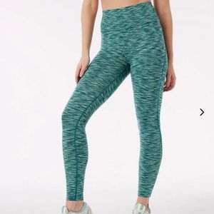 NWT 7/8 Flow leggings in Patina Mix